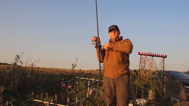 Рыбалка на амура и карпа на кукурузу.Все таки вытянули красавца.Рыбалка осенью 2018 смотреть онлайн