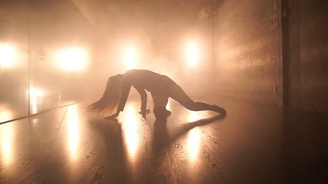 STRIPDANCE- CRAZY IN LOVE - Sofia Karlberg - Choreography by Fox Kieu Ngoc смотреть онлайн