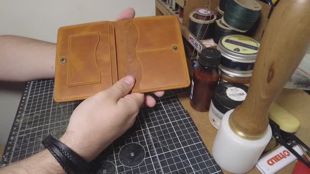 Портмоне для документов из Крейзи Хорс Брауни смотреть онлайн