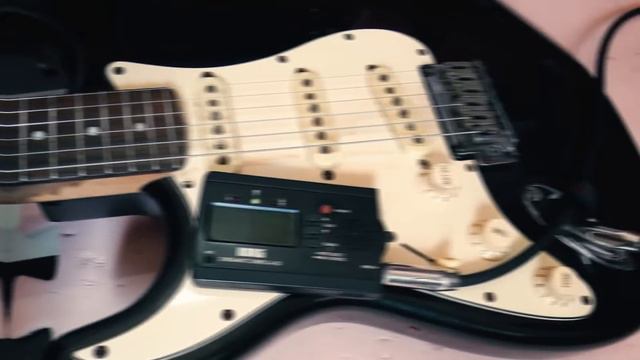 GUITAR SQUIER STRAT STANDARD LEFTHANDED смотреть онлайн