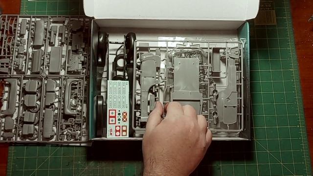 ICM Mercedes G4 1:24 Pt1.