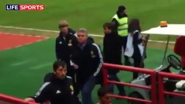 В Кристофера Самба кинули банан / racism on VIP-tribune "Loko" смотреть онлайн