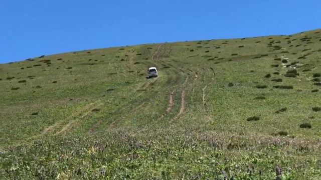 Карабкается Дэля медленно в гору, часть 2 смотреть онлайн