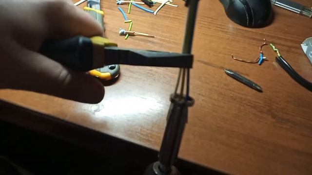 Китайская приспособа для зачистки и скручивания проводов смотреть онлайн