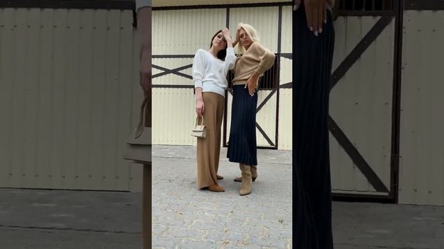 Джемпер "летюча миша" чорний і білий і брюки "палаццо" чорні і беж смотреть онлайн