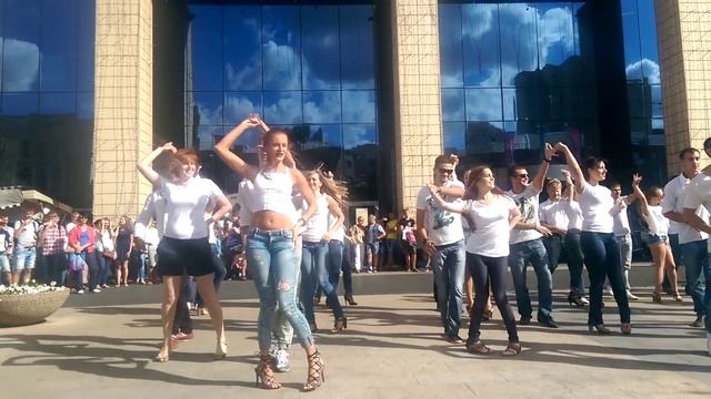 Денис Дунаев Всероссийский Fleshmobe Kizomba Воронеж смотреть онлайн