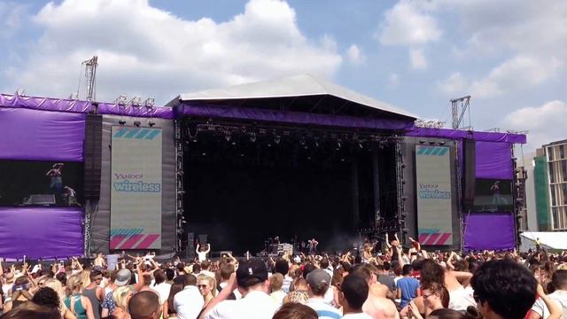 Can't Hold Us Macklemore and Ryan Lewis Wireless 2013 Live смотреть онлайн