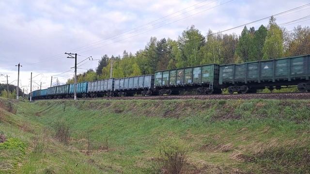 БМО. Грузовой поезд едет по перегону Сандарово-Детково смотреть онлайн
