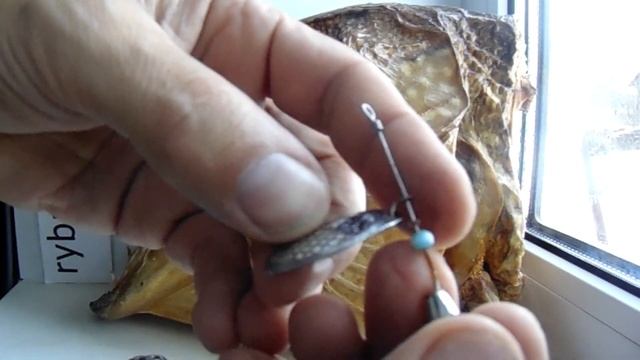 Как заменить  крючок лепесток бусинку разобрать блесну вертушку, видео Rybachil.ru