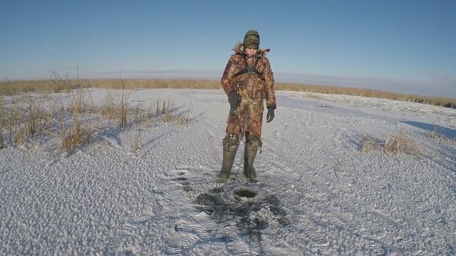 Астана Казахстан|Рыбалка на озере Кайнар|Первый лед|Рыбалка на жерлицы!!! смотреть онлайн