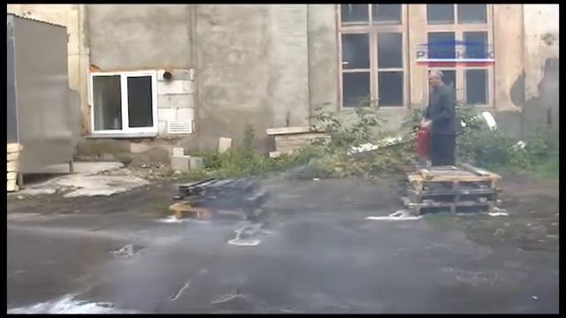 Тушение дерева огнетушителем (ОВЭ-6) смотреть онлайн