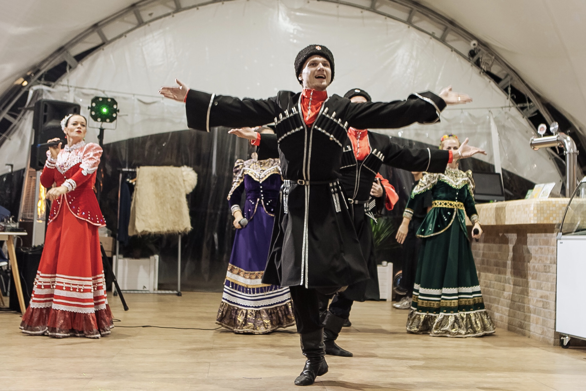 Ойся ты ойся (казачья лизгинка) - Ансамбль Песни и Пляски "Барыня" смотреть онлайн