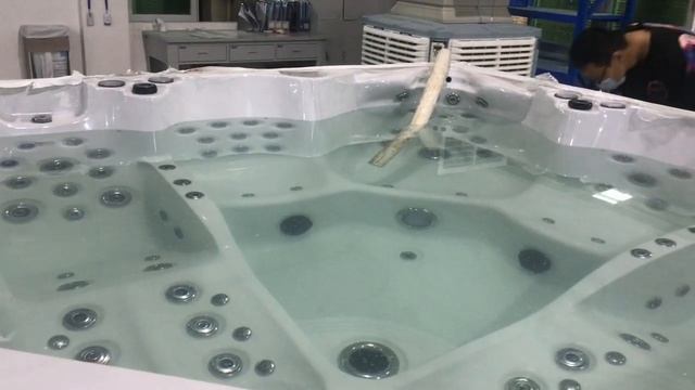 Тестирование гидромассажных спа бассейнов перед отгрузкой на фабрике Lovia Spa смотреть онлайн