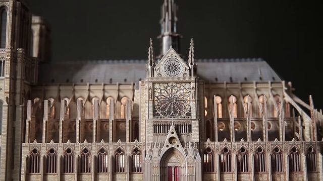 Puzle 3D Notre Dame París смотреть онлайн