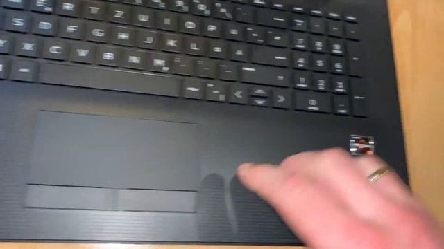 HP 17 17.3 Inch Laptop (AMD Ryzen 3 - 2200U 8 GB RAM 1 TB HDD AMD Radeon Vega 3 Graphics) unboxing смотреть онлайн