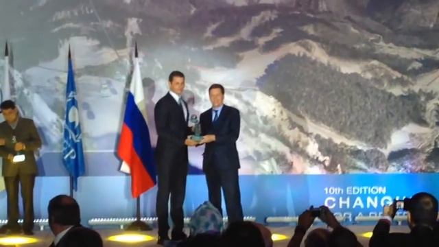 Generalni sekretar OKS Đorđe Višacki prima nagradu MOK-a "Sport i životna sredina" смотреть онлайн