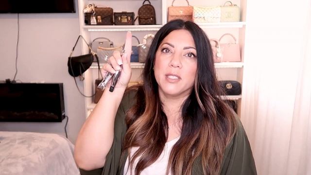 WHATS IN MY BAG | CHANEL PEARL FLAP BAG | Naomi Peris смотреть онлайн