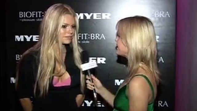 Sophie Monk interview смотреть онлайн