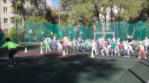 Физкультурная разминка «Вечный двигатель». Ведущая - Наталья Перышкова. Мы танцуем, мы играем