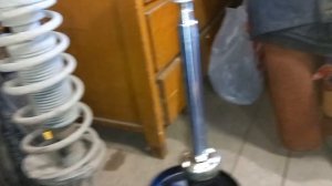 Замена задних стоек и пружин Toyota Caldina ST190.