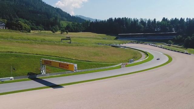 Drone vs. Formula 1 car [Marc Márquez] смотреть онлайн