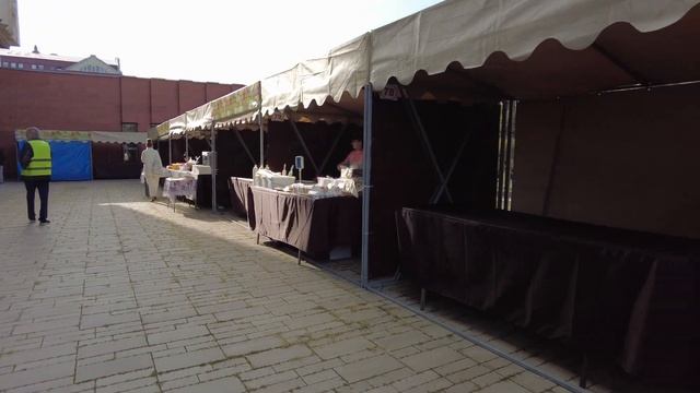 Картошка по 90, селедка по 250 — в центре Самары открылся рынок. Смотрим - что по чём.