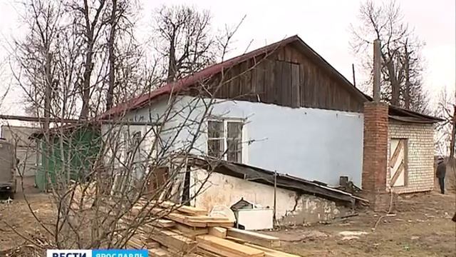 Сильный ветер оставил без крыши над головой многодетную семью из Ростовского района смотреть онлайн