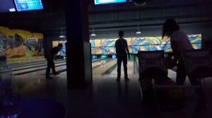 КАК ПРАВИЛЬНО ИГРАТЬ В БОУЛИНГ??