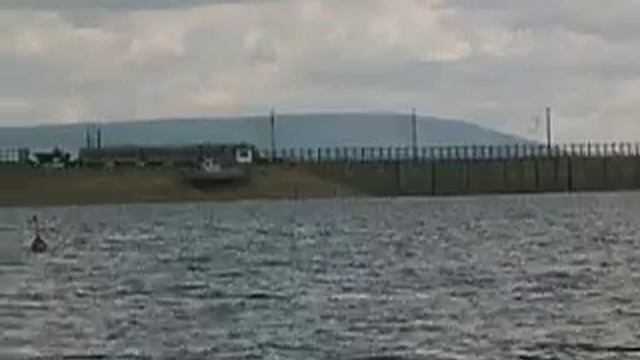 поезд через Братскую ГЭС смотреть онлайн