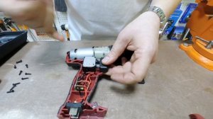 Как разобрать аккумуляторный шуруповёрт RedVerg SD18L/2Y: разбираем редуктор, аккумулятор и патрон