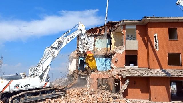 DEMOLIZIONE hotel La Lepre a Treviglio смотреть онлайн