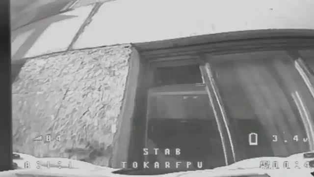 Коля тренируется.