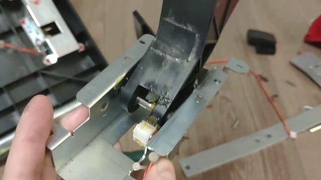 Устройство педали комплекта Thrustmaster T3pa