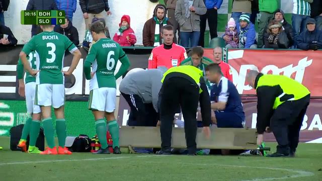 В Чехии футболист спас жизнь сопернику, который проглотил язык