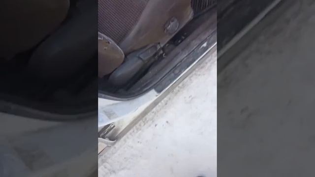 Завожу машину в -15 . Аккумулятором от шуруповерта. Сработает ли лайфхак... смотреть онлайн