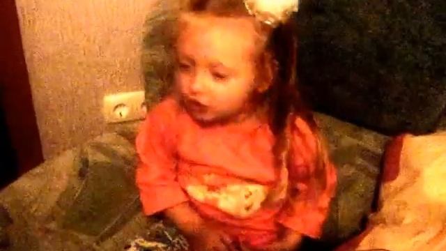 Дети. Маленькая девочка рассказывает стихи из садика. смотреть онлайн