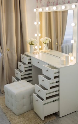 Туалетный столик с зеркалом и подсветкой цвет белый