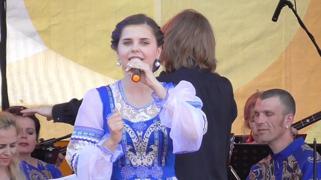 Калининградский оркестр русских народных инструментов Алина Куренкова "Ехал на ярмарку купец".mp4 смотреть онлайн