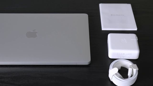 2017 13-inch MacBook Pro Unboxing + Look Inside смотреть онлайн