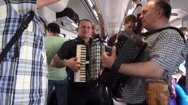 Barcelona Airport Train Musicians смотреть онлайн