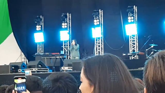 МЕХРОНА ГАЙБУЛЛОЕВА - Глупенькая девочка МЕГАФОНlifeФЕСТ смотреть онлайн