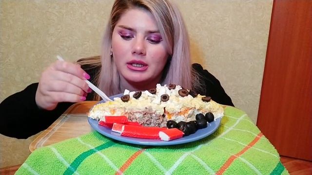 MUKBANG / ДОМОВОЙ, ГАДАНИЕ И ПОРЧА В МОЕЙ ЖИЗНИ / САЛАТ МИМОЗА, КРАБОВЫЕ ПАЛОЧКИ, ОЛИВКИ смотреть онлайн
