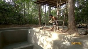 Строят дом из глины и бамбука