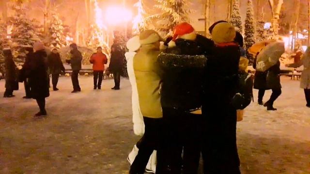 Мне вчера приснилось - ты в меня влюбилась!!!Танцы в парке Горького!!!Харьков 2021 смотреть онлайн