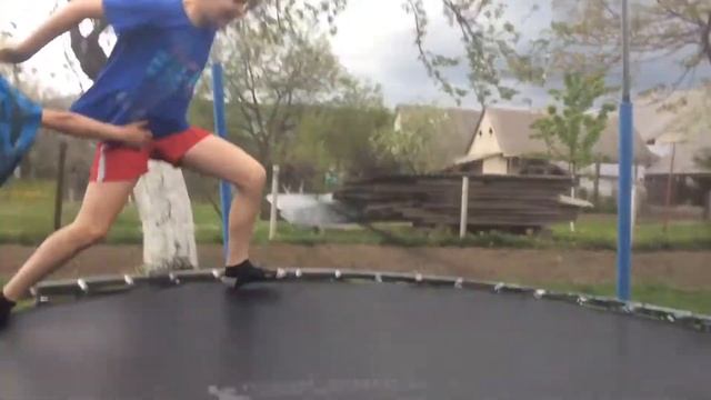ИГРАЕМ В ЖМУРКИ С ЗАКРЫТЫМИ ГЛАЗАМИ !! смотреть онлайн