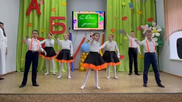 танцевальный коллектив, "живое зеркало" с станциальной композицией, "школа-это дневники". смотреть онлайн