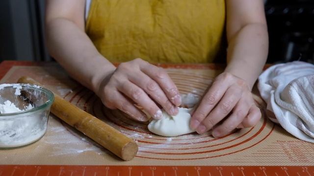 Edamame Dumplings with Sauternes Broth смотреть онлайн