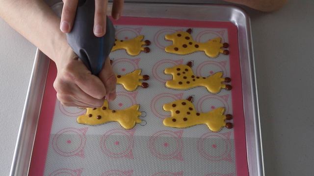 Giraffe Macarons 🦒 смотреть онлайн