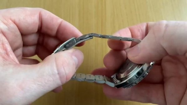 Tactical Frog V2 SUB 300T Doxa Homage HD. Review. Is the V2 worth getting? What are the differences