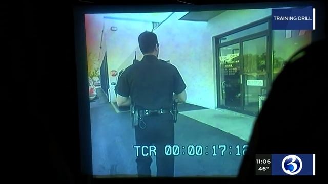 VIDEO: Old Saybrook police train for "Shoot, Don't Shoot" scenarios смотреть онлайн